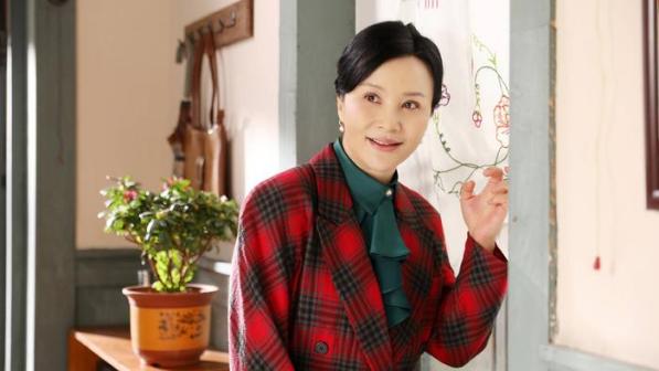 《我最爱的家人》中饰演冯战花