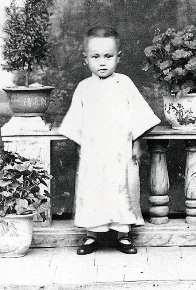 1926年，杨振宁于合肥留影