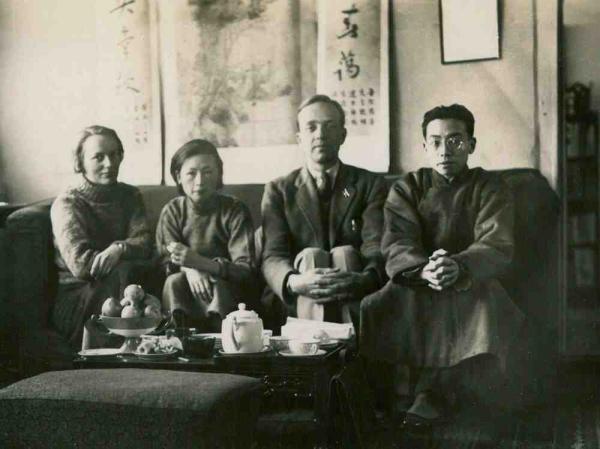 从左至右：林徽因，费正清，梁思成。