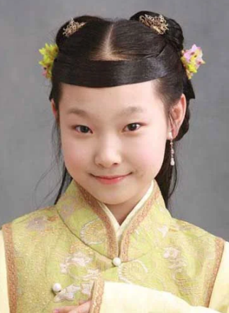 2010版《红楼梦》李嘉曼饰演少年贾巧姐