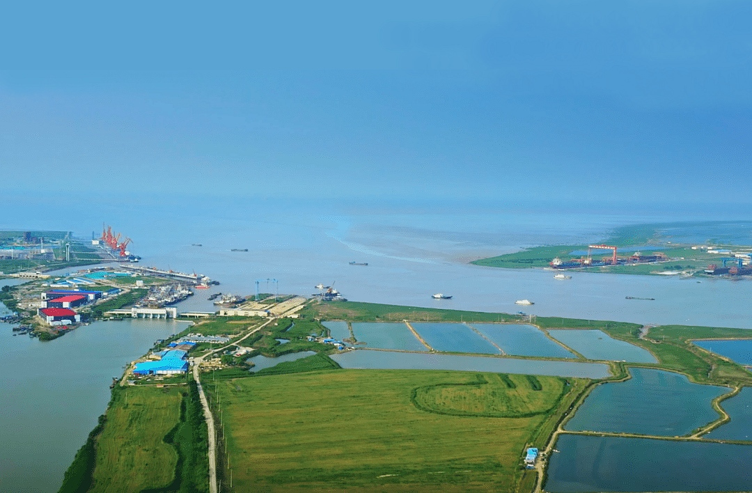 灌河入海口灌河口（右为灌河，左为新沂河）