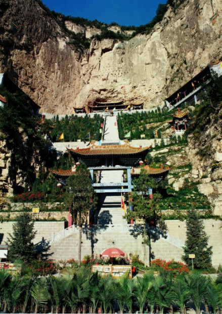 云峰寺抱腹岩