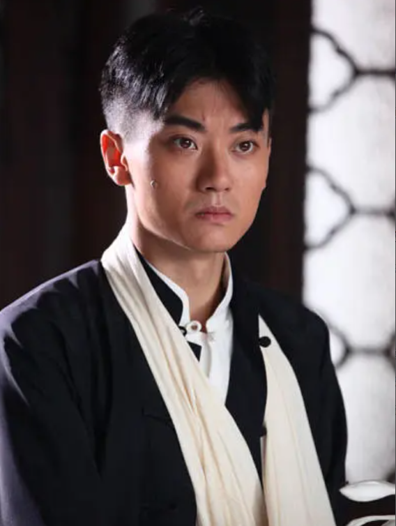 陈奕丞在《强者风范》中饰演猴子