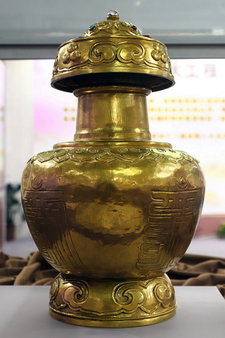 金奔巴瓶