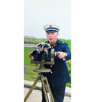 身着85式海军军服的刘华清