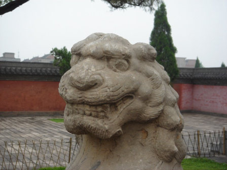 唐谏议大夫温造墓前的石狮