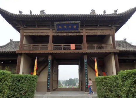 仪门背面