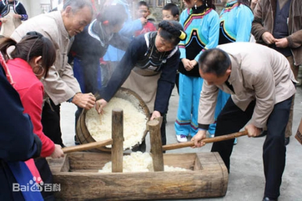 客家打糕（打糍粑）
