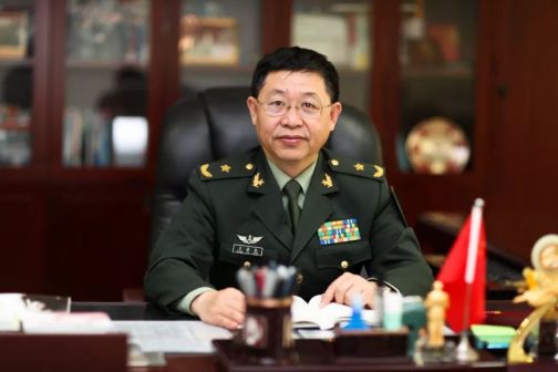王金龙在办公室