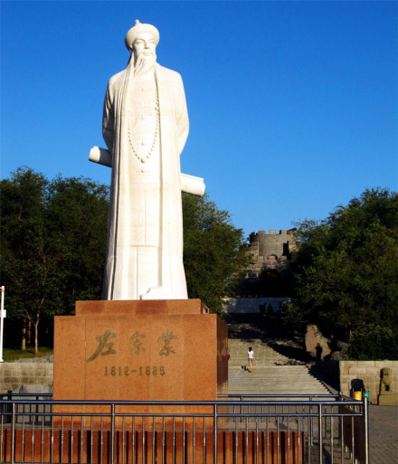 乌鲁木齐“一炮成功”纪念公园，左宗棠雕像