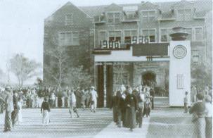 1998年沪江商学院张逸民教授在港与香港沪江大学校友会人士合影