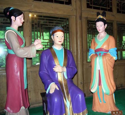 王弗（左）与苏轼母程夫人、苏辙妻史夫人