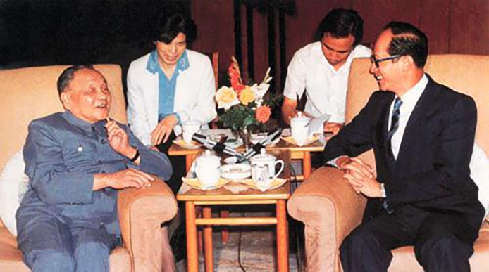 1986年6月，邓小平在北京人民大会堂会见李嘉诚