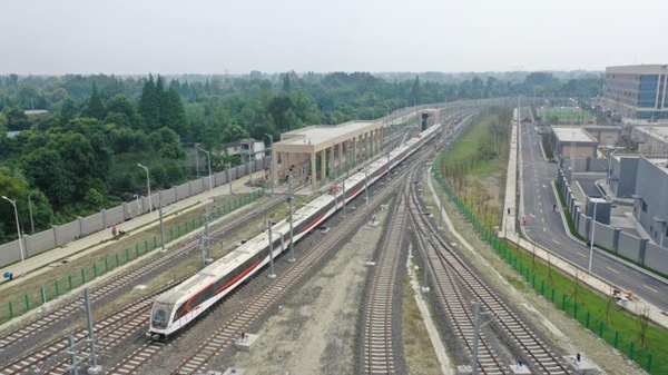 成都地铁17号线一期工程热滑试验 