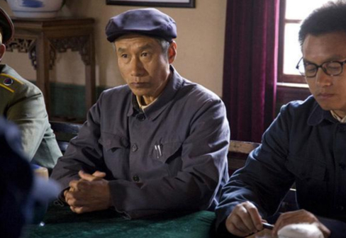 《杨善洲》中饰演“公家老爸”杨善洲