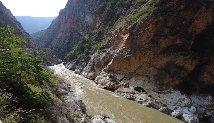 白龙江迭部县尼傲峡谷一段
