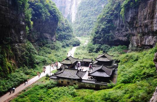 天坑地缝景区