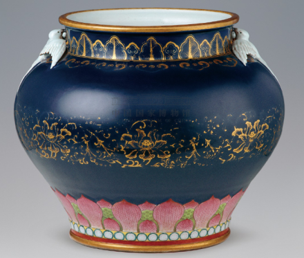 清乾隆霁蓝釉粉彩描金莲花纹双燕耳尊