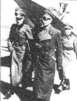 1943年，弗拉索夫与俄罗斯营的军官们