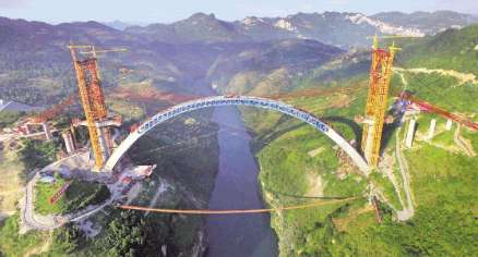 建设中的鸭池河特大桥