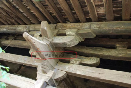 蝉肚实拍华拱（回龙寺大殿） 