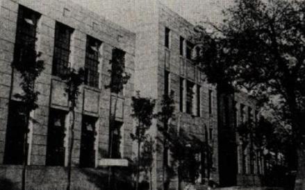 1937年，松公府的图书馆外景