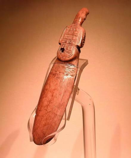 牙雕凤鸟匕形器