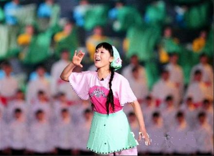 陶小妹在首届中国农民歌会上演唱