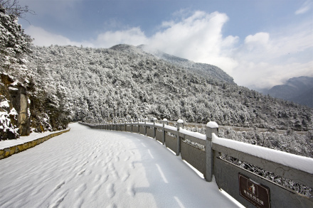 武陵山大裂谷雪景