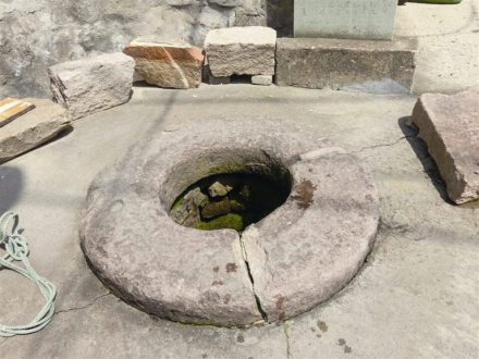 井底村古井