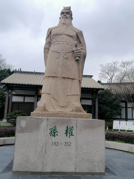 孙权雕像