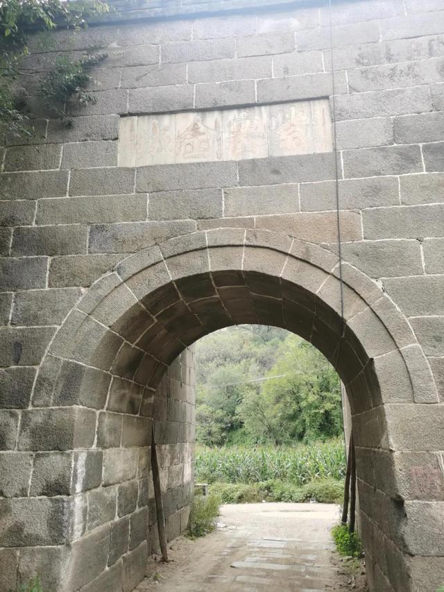 紫荆关关城南门