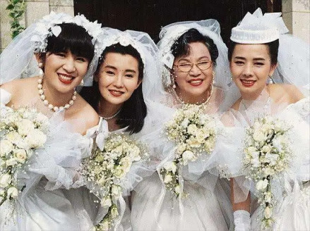 《家有喜事》剧照，右二为李香琴