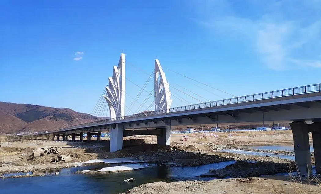 海兰河在海兰河大桥下汇布尔哈通河