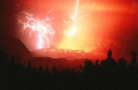 印尼坦博拉火山爆发