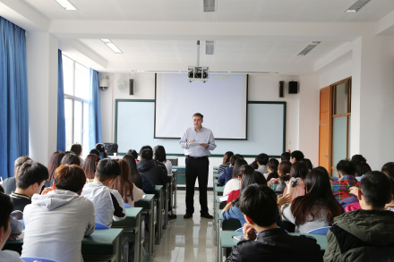 麦考瑞大学