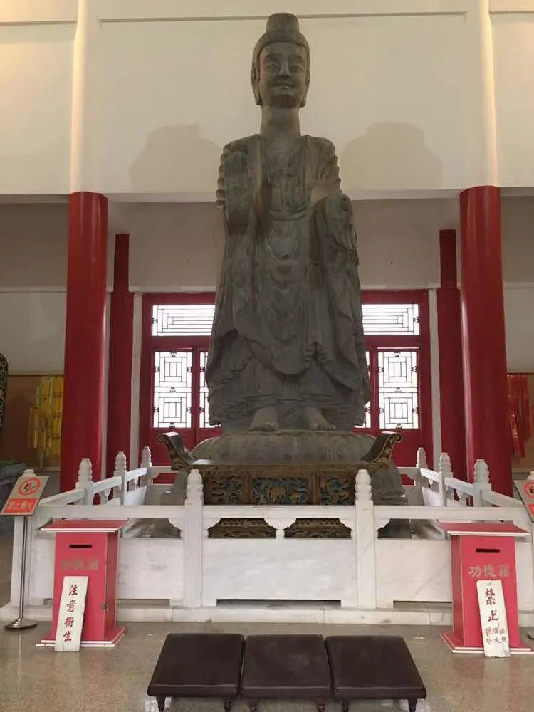 丈八佛正面像