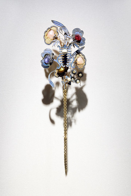 金嵌珍珠宝石松竹灵寿纹簪 清代