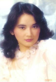 《小心间谍》饰演李萍