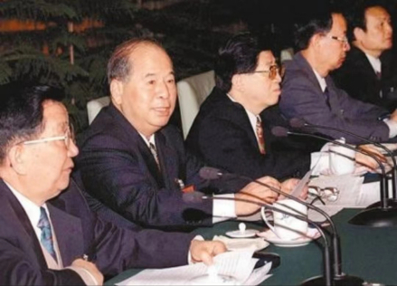 1999年1月，尉健行同志在中央纪委十五届三次会议上作报告