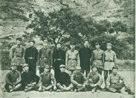 1936年赵尔陆（后排左一）在陕北保安红军大学