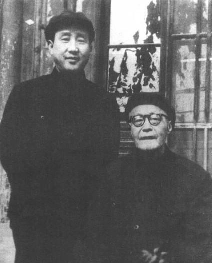 与老师顾颉刚合影