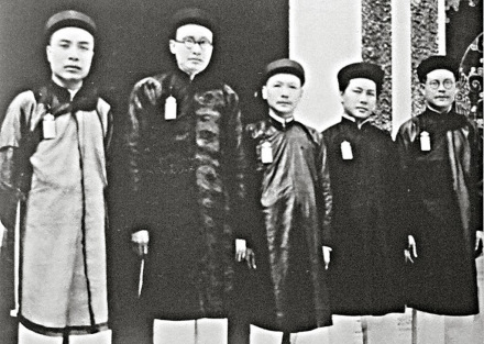 担任吏部尚书时的吴廷琰（左起第四位）