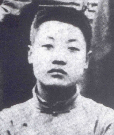 1923年6月山西省立一中毕业时的贺昌