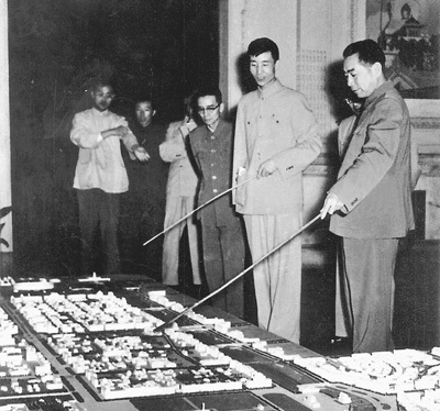 1956年向周总理汇报北京城市建设规划 