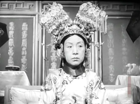 《武训传》中的慈禧（王汉伦饰）