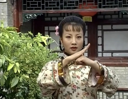 《大清特使》中饰演小扑虎