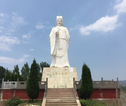 范仲淹石像