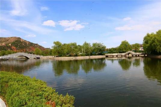 崇信龙泽湖水利风景区