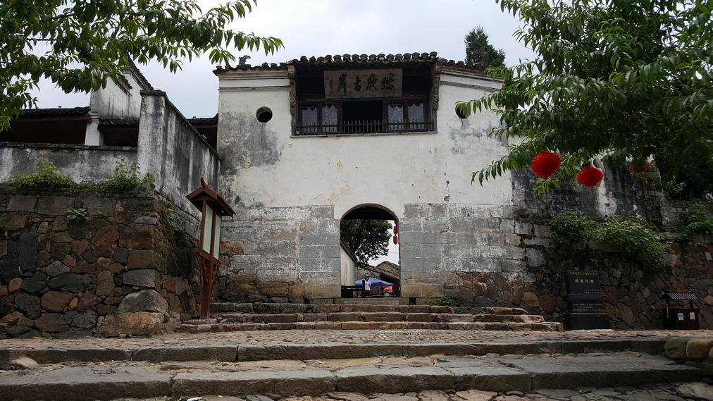 踏歌岸阁